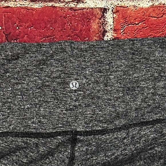 Lululemon leggings size 6 - Picture 10 of 10